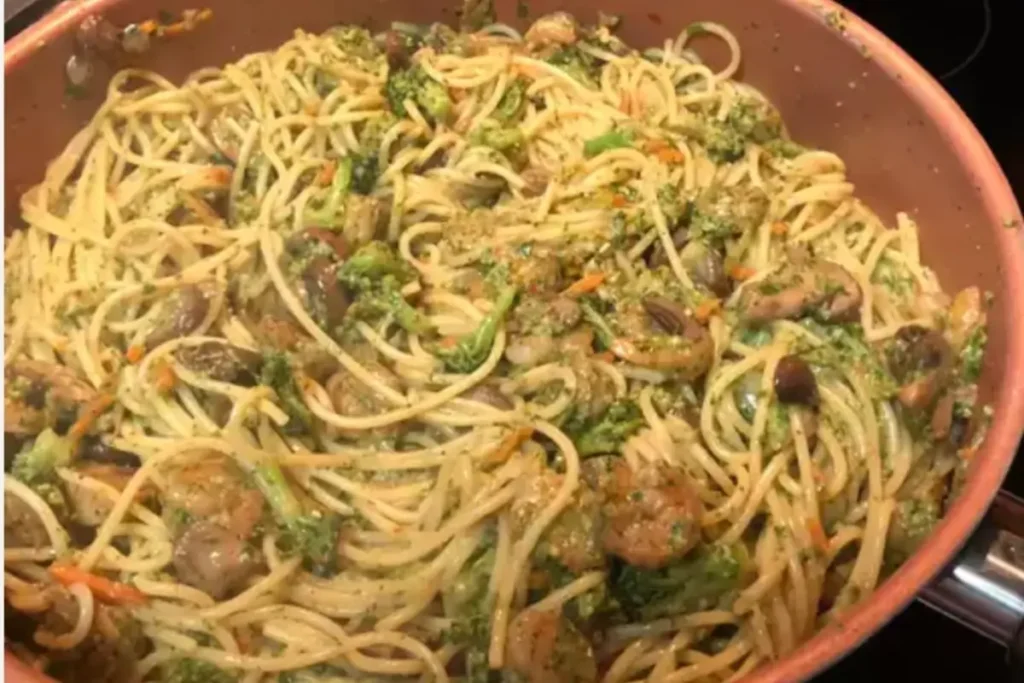 Spaghetti served with pesto sauce